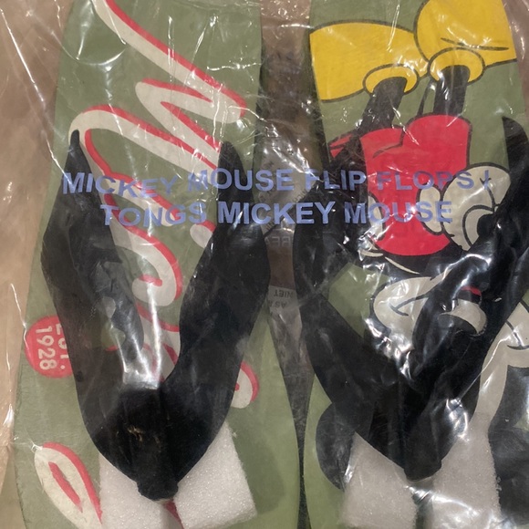 BNIB Mickey Mouse Flipflops 5/6 - Picture 6 of 8